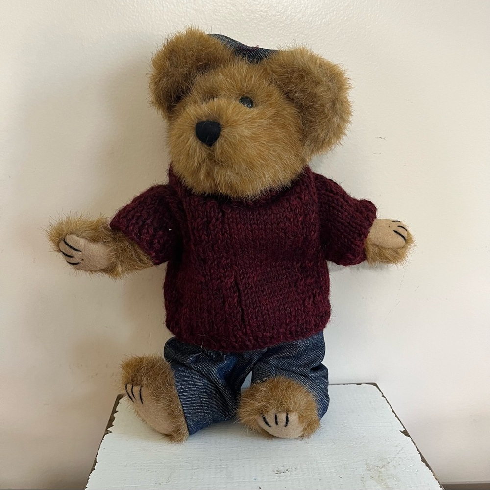 Boyds Bears Leo Bruinski 10" Retired Bear‎ in Sweater, Jeans & Hat